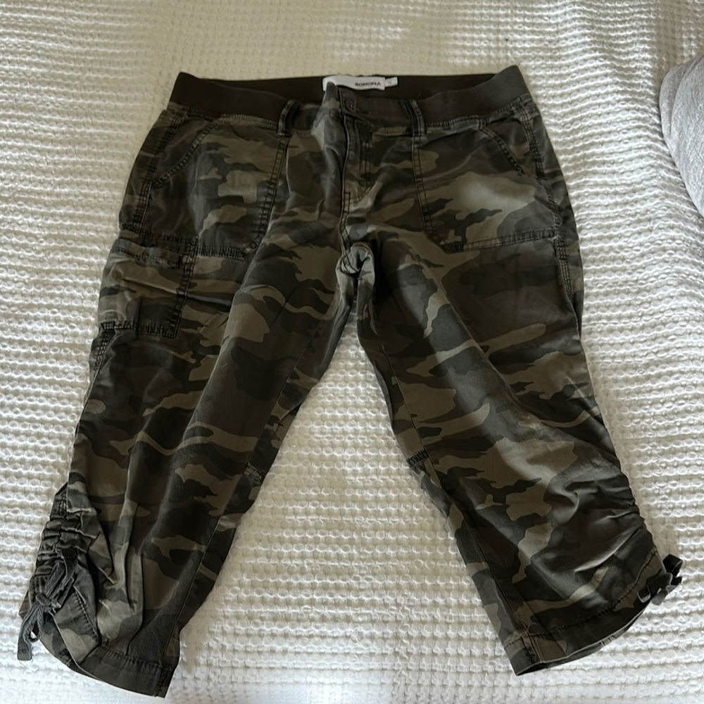 Camo Jogger Capri Pants with Drawstring Hem